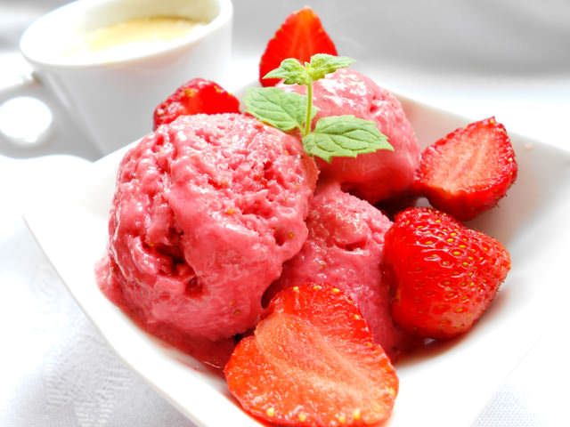 Recette La crème glacée à la fraise (facile, rapide)